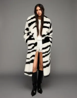 Пальто из искусственного меха с анималистическим принтом- Заказать в России