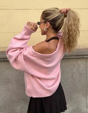 Свитер в рубчик с вырезом «бандо»- Заказать в России