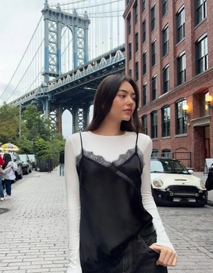 Bershka Топ из сатина на асимметричных бретелях купить с доставкой.