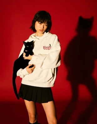 Толстовка «эмили странная»