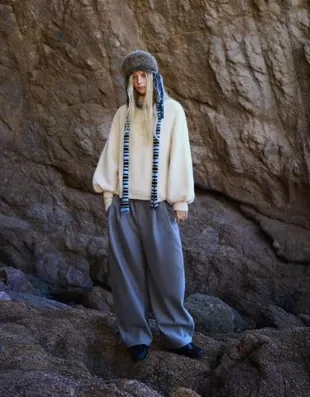 Свитер с объемными рукавами