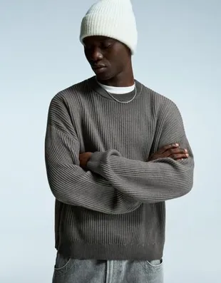 Свитер геометрического кроя