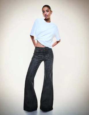 Bershka Джинсы клеш комфортные с карманами