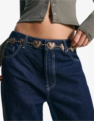 Bershka Ремень-цепочка со звеньями «сердечки»