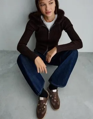 Ретро-кроссовки с шармами