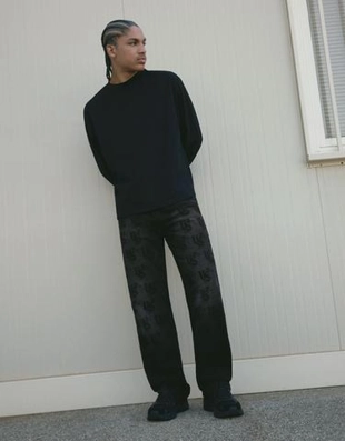 Bershka Джинсы прямого кроя с лазерным принтом купить с доставкой.