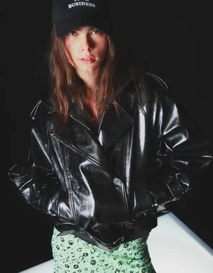 Короткий плащ-тренч из искусственной кожи- Заказать в России