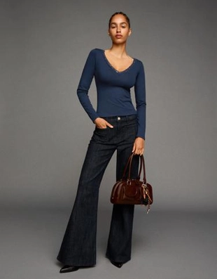 Bershka Лонгслив с кружевной отделкой