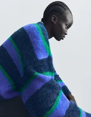 Свитер в разноцветную полоску