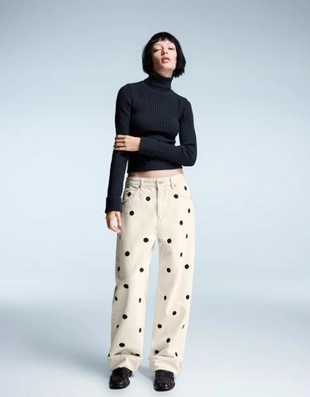 Bershka Джинсы свободного кроя с отворотами