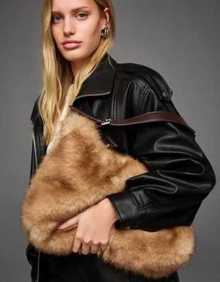 Bershka Сумка на плечо из искусственного меха купить с доставкой.
