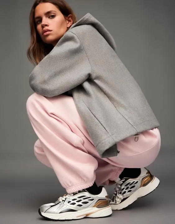 Спортивная обувь из нескольких материалов- Заказать в России