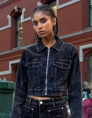 Bershka Джинсовая куртка с бархатистым рельефным принтом купить с доставкой.