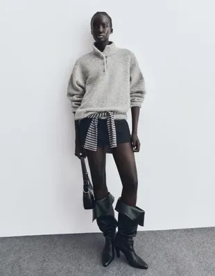 Свитер с высоким воротником