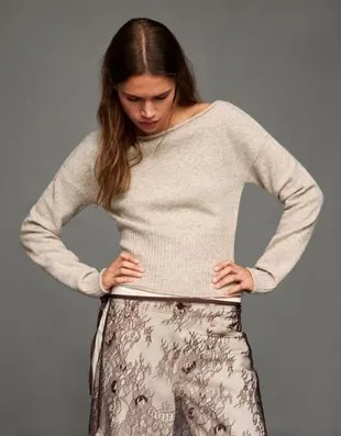 Свитер с вырезом «лодочка»- Заказать в России