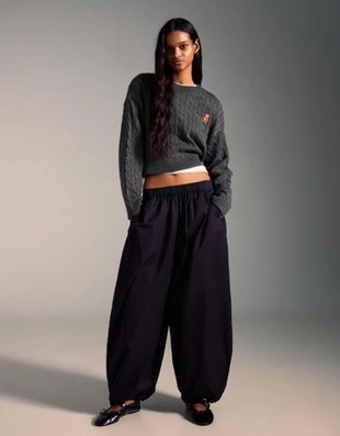 Bershka Свитер с узором косы и вышивкой