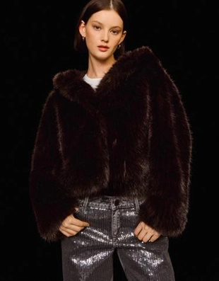 Bershka Куртка с капюшоном из искусственного меха купить с доставкой.