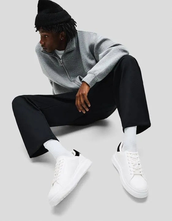 Кроссовки с объемной подошвой