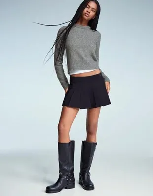 Свитер с круглым вырезом