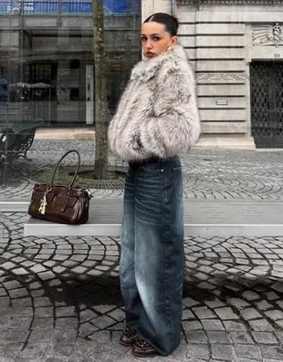 Джинсы свободного кроя с низкой посадкой- Заказать в России