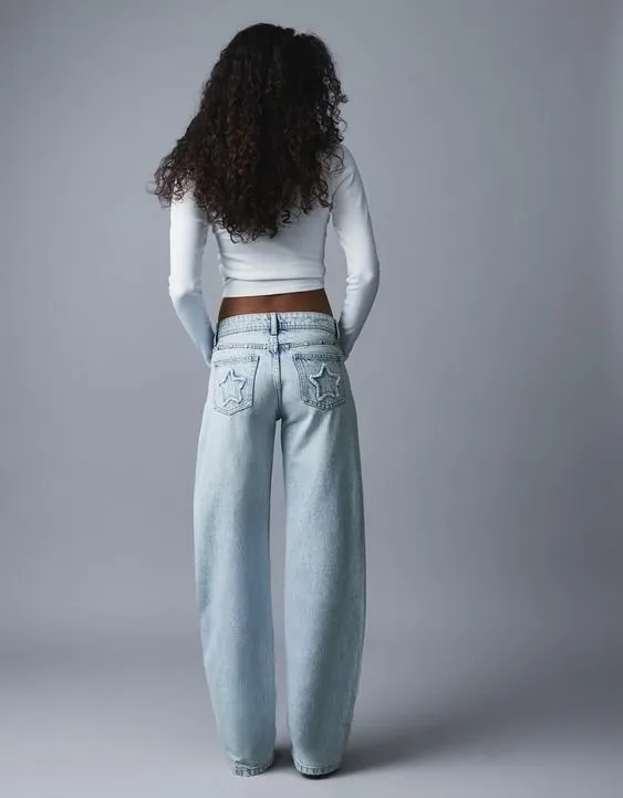 Джинсы свободного кроя с заклёпками-звёздами- Заказать в России