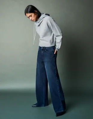 Джинсы с широкими штанинами- Заказать в России