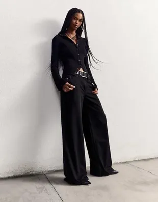 Джинсы с широкими штанинами- Заказать в России