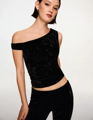 Футболка асимметричного кроя с эффектом бархата- Заказать в России