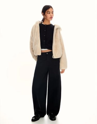 Bershka Куртка из искусственного меха с капюшоном