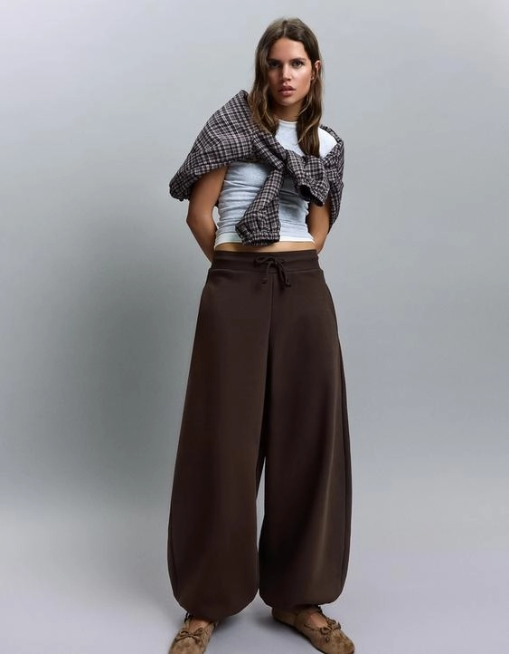 Bershka Брюки BARREL из мягкой ткани с фиксаторами