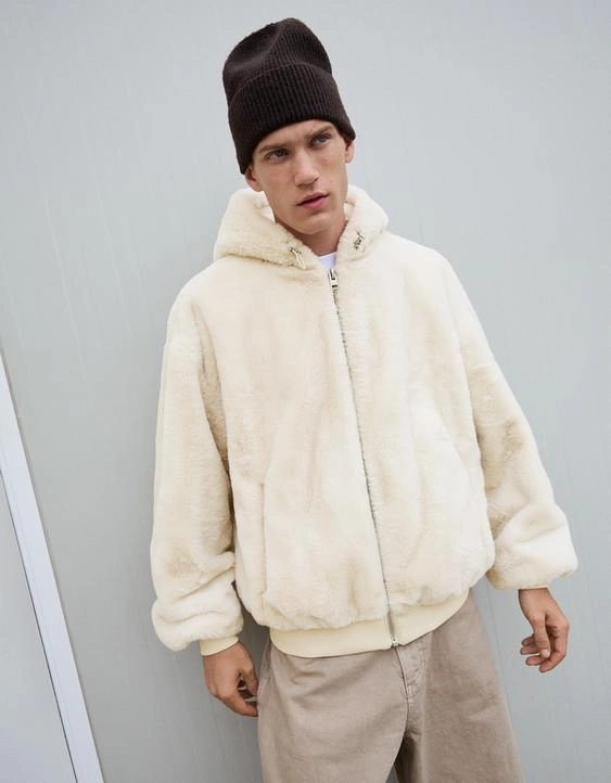 Bershka Куртка с капюшоном из искусственного меха купить с доставкой.