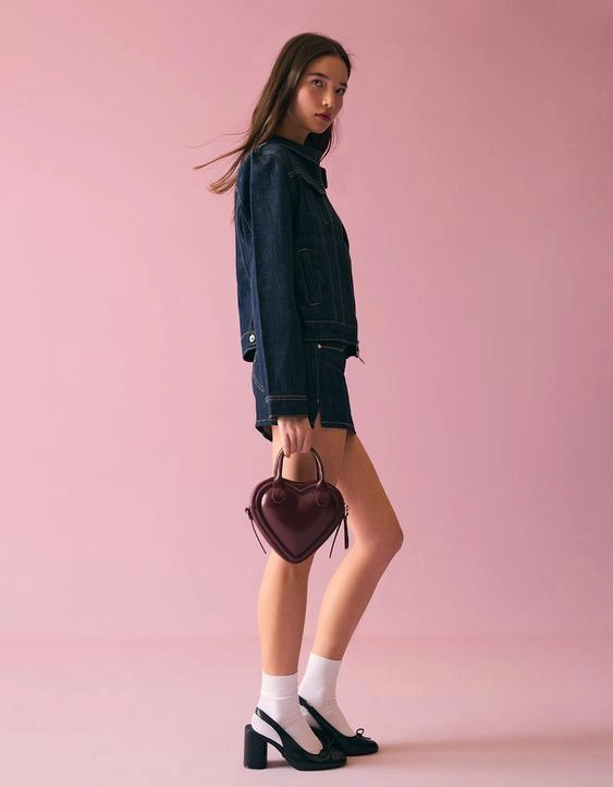 Bershka Мини-сумка «сердечко»