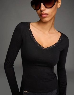 Bershka Лонгслив с кружевной отделкой