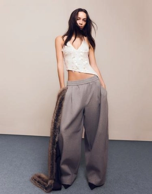 Bershka Асимметричный топ на бретелях с пайетками купить с доставкой.