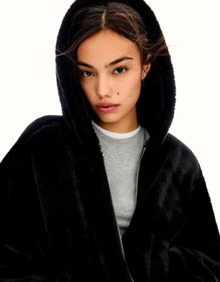 Bershka Куртка из искусственного меха с капюшоном купить с доставкой.