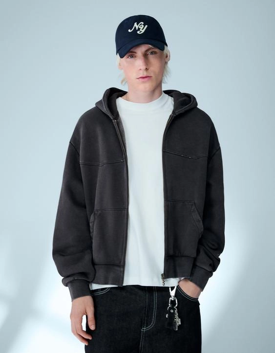 Bershka Укороченная толстовка геометрического кроя с застежкой-молнией