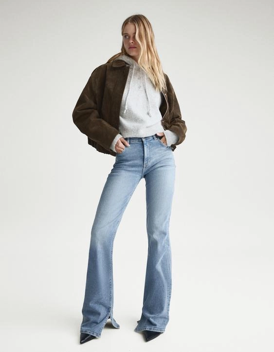 Bershka Джинсы клеш с разрезами