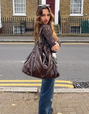 Bershka Большая сумка из искусственной кожи с заклепками купить с доставкой.