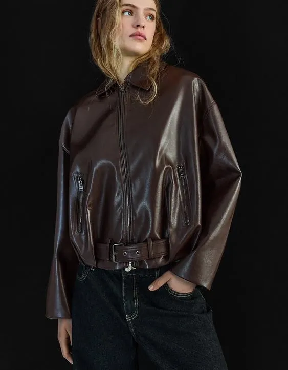 Куртка-бомбер из искусственной кожи с ремнем- Заказать в России