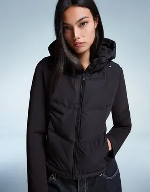 Комбинированная стеганая куртка из плотной синтетической ткани- Заказать в России