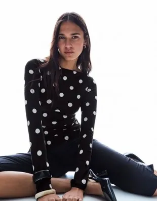 Футболка асимметричного кроя с длинным рукавом- Заказать в России