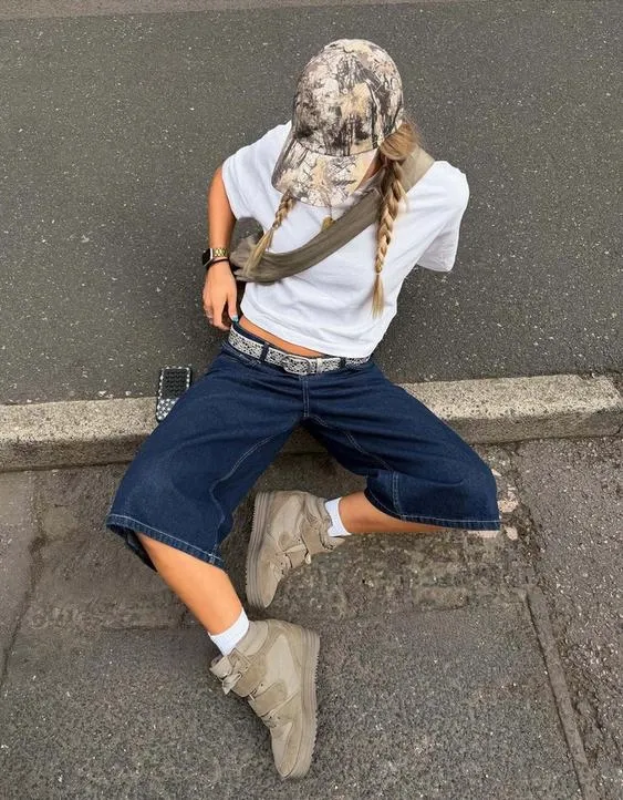 Высокие кроссовки на танкетке- Заказать в России