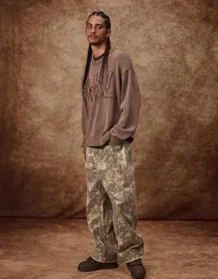 Брюки с заклепками и принтом- Заказать в России