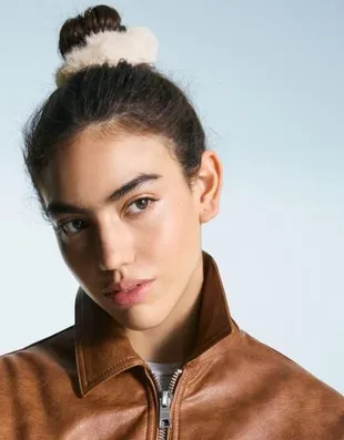 Набор из 2 резинок для волос с искусственным мехом- Заказать в России