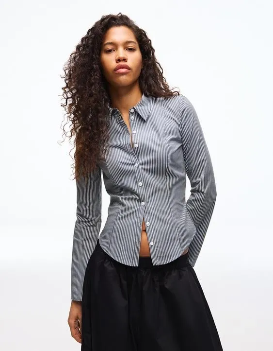 Рубашка облегающего кроя с расклешенными рукавами- Заказать в России