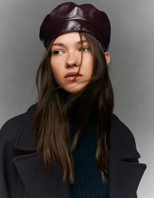 Берет из искусственной кожи- Заказать в России