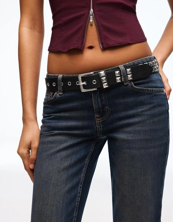 Ремень из искусственной кожи с декоративными заклепками