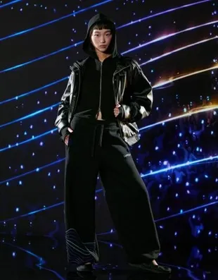 Брюки KPOP DEMON HUNTERS HUNTR/X BARREL из мягкой ткани с принтом- Заказать в России