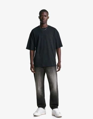 Bershka Джинсы свободного кроя, зауженные в нижней части