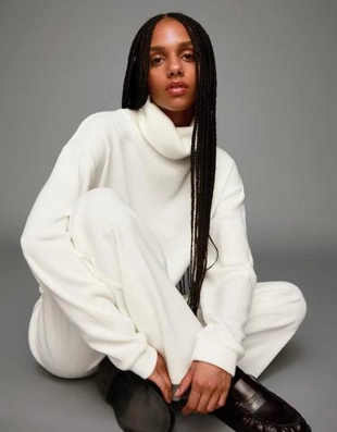 Bershka Свитер в рубчик с высоким воротником